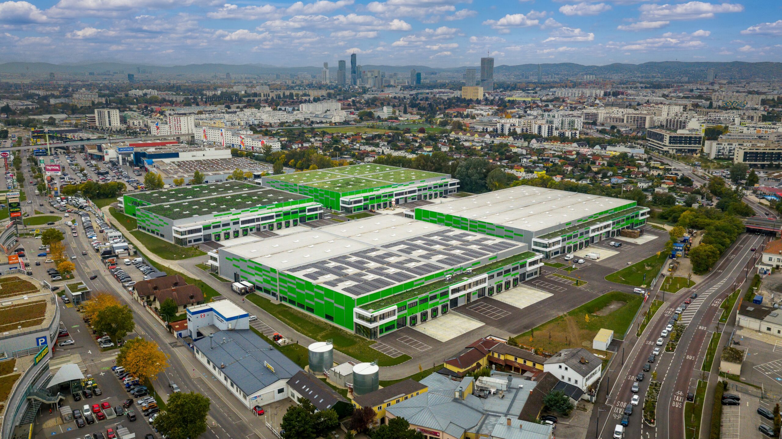 Padel napędza rozwój MLP Business Park Vienna. Nowy najemca z 16 kortami